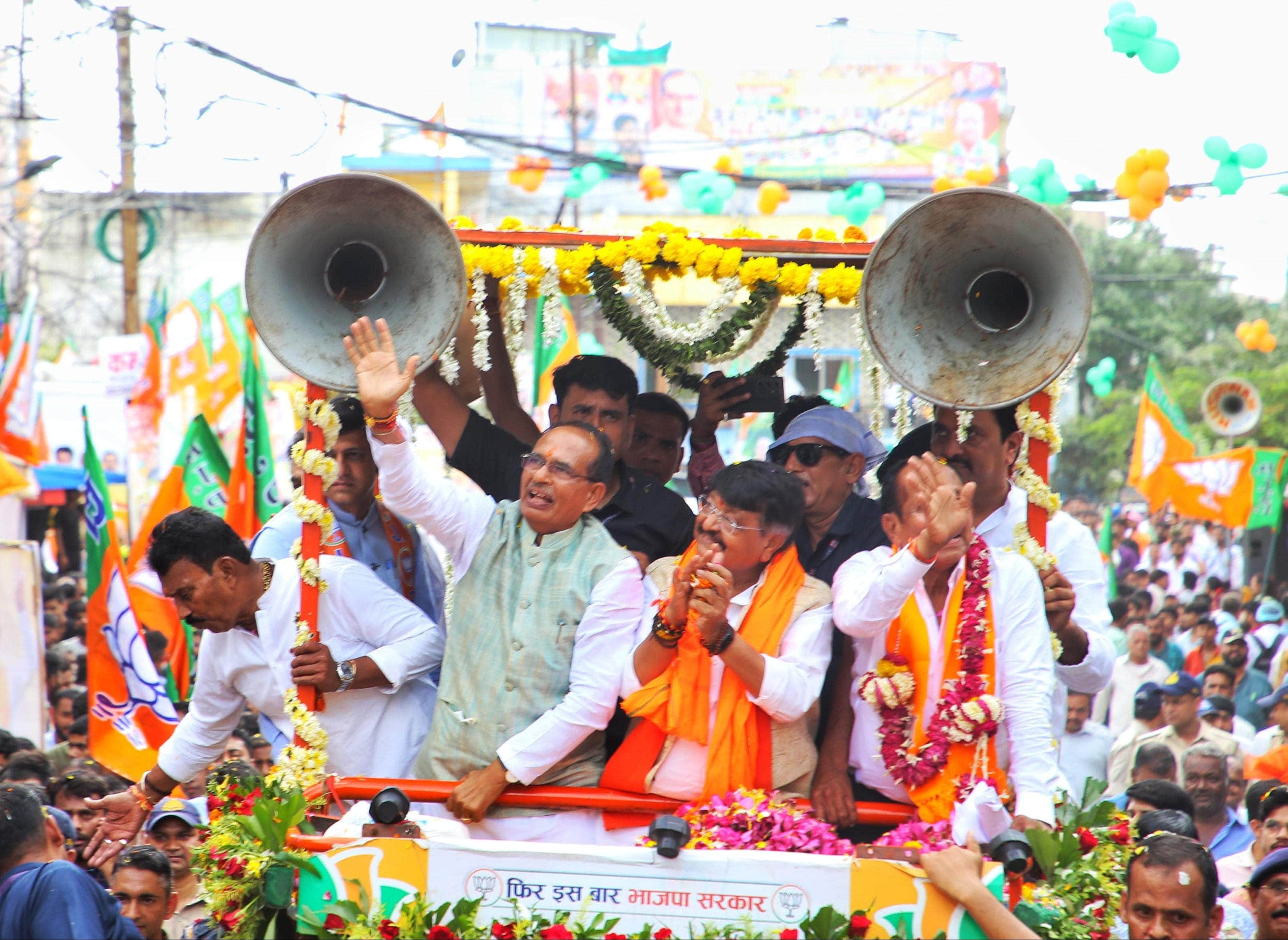Chief Minister Shivraj roamed the streets of Indore for nine hours, sought support from the public.