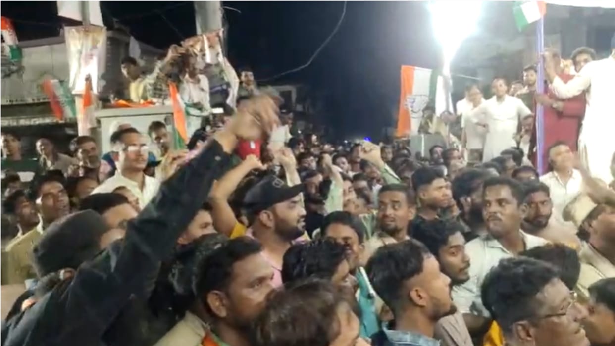 Burhanpur News: Congressmen clashed with each other during Jan Aakrosh Yatra