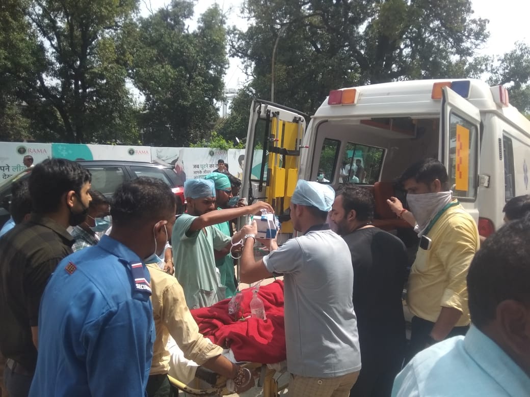 Massive fire broke out in Rama Hospital, panic among patients, shifted to Dental College, rescue continues