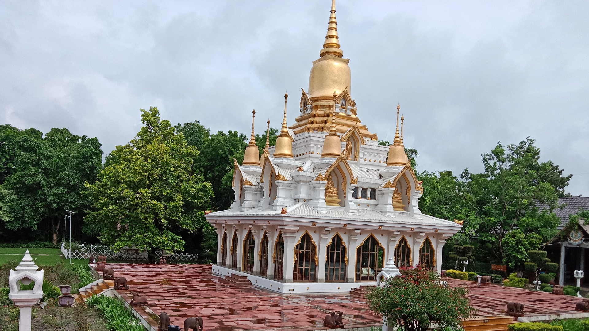 Trinity worshiped along with Lord Buddha only in Kushinagar In the world