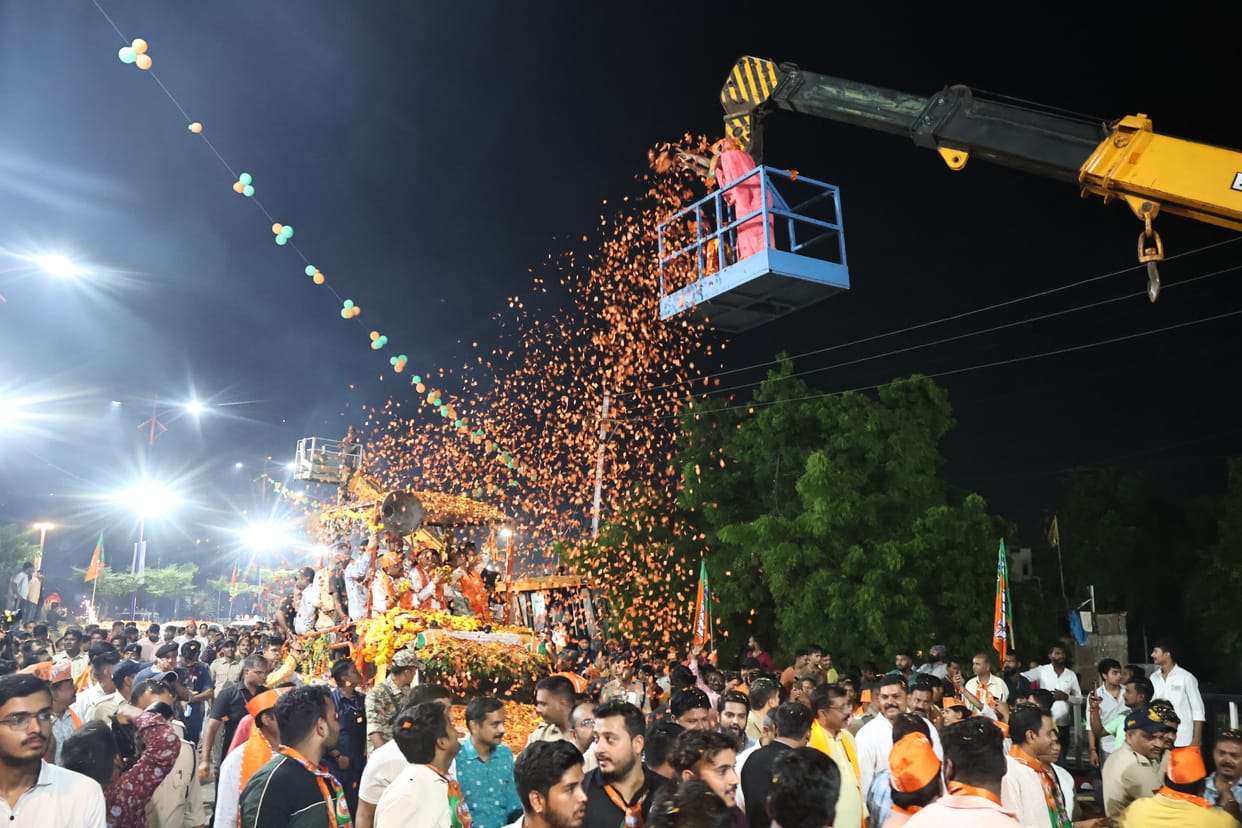 Chief Minister Shivraj roamed the streets of Indore for nine hours, sought support from the public.