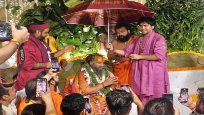 Pandit Dhirendra Shastri participated in Saptarishi puja program in Vrindavan
