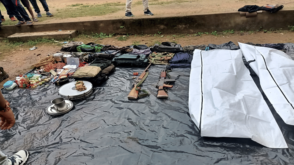 2 female Naxalites killed during encounter between police and Naxalites in Dantewada