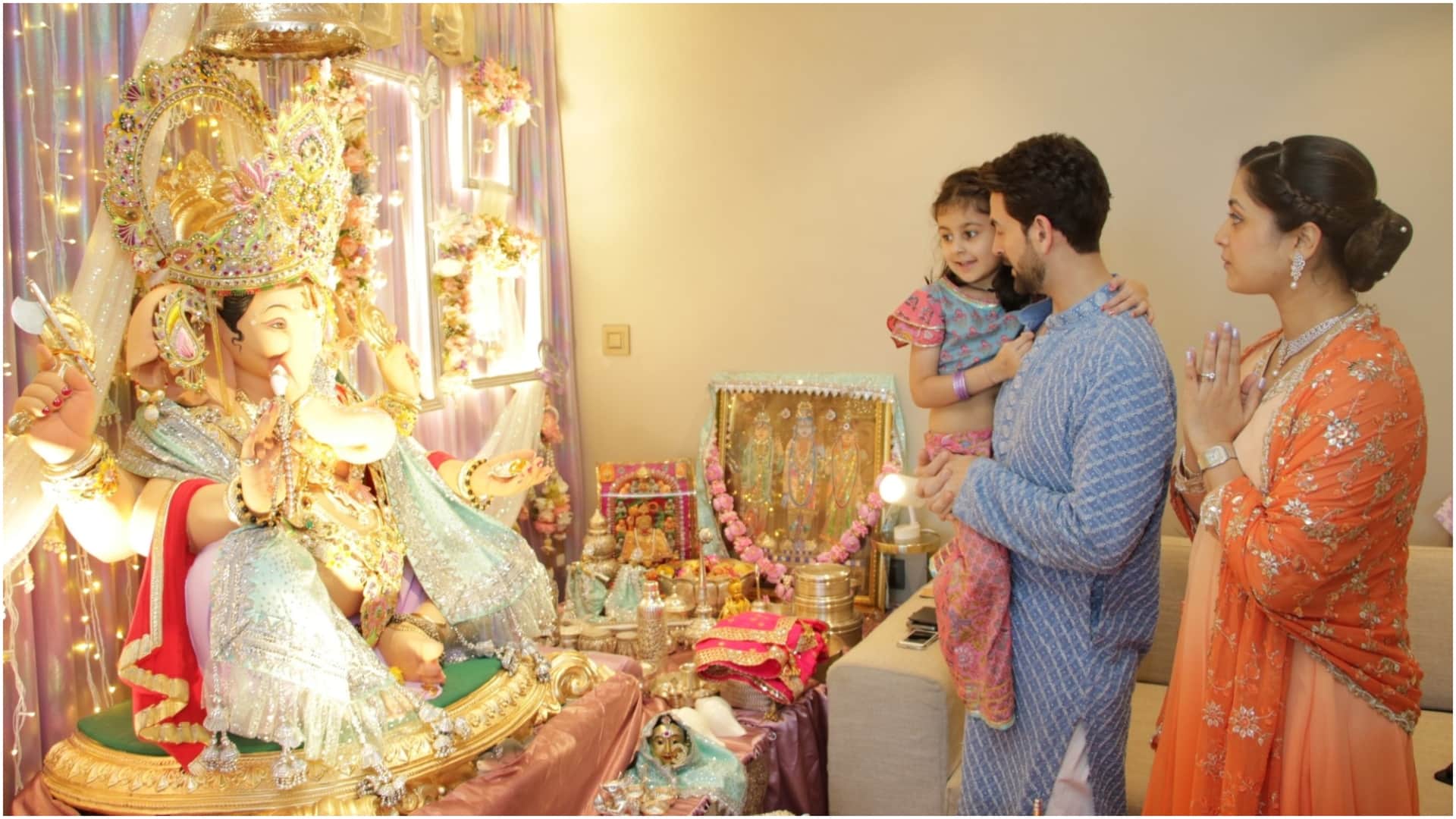 Nitin Mukesh and Neil Nitin Mukesh along with their family welcomes eco friendly Lord Ganesha home