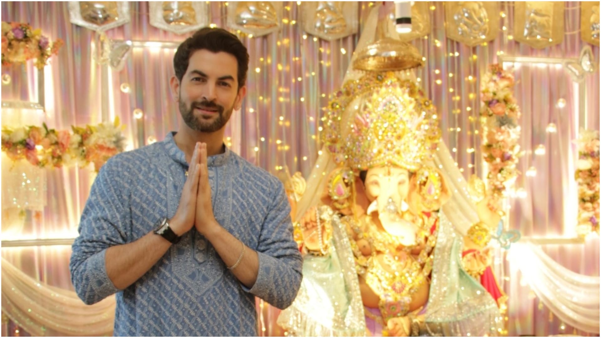 Nitin Mukesh and Neil Nitin Mukesh along with their family welcomes eco friendly Lord Ganesha home