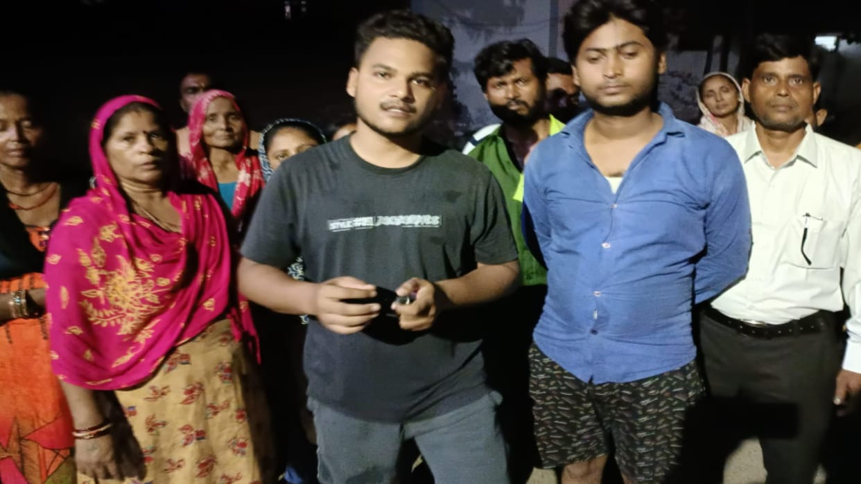 A youth from Ghaziabad has duped people of Meerut of lakhs of rupees by luring them to get loan