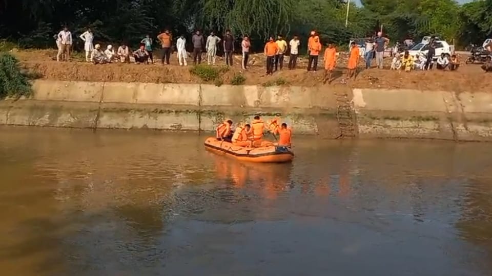 Muktsar police registered case against bus driver and conductor in bus falling into Sirhind feeder canal