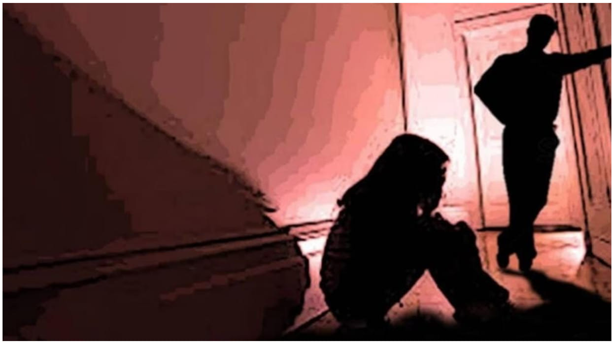 Ujjain Rickshaw puller kidnapped the girl student and kept her locked in the room for three days saying