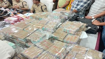 Raigarh Police arrested cash and accused in Axis Bank robbery case