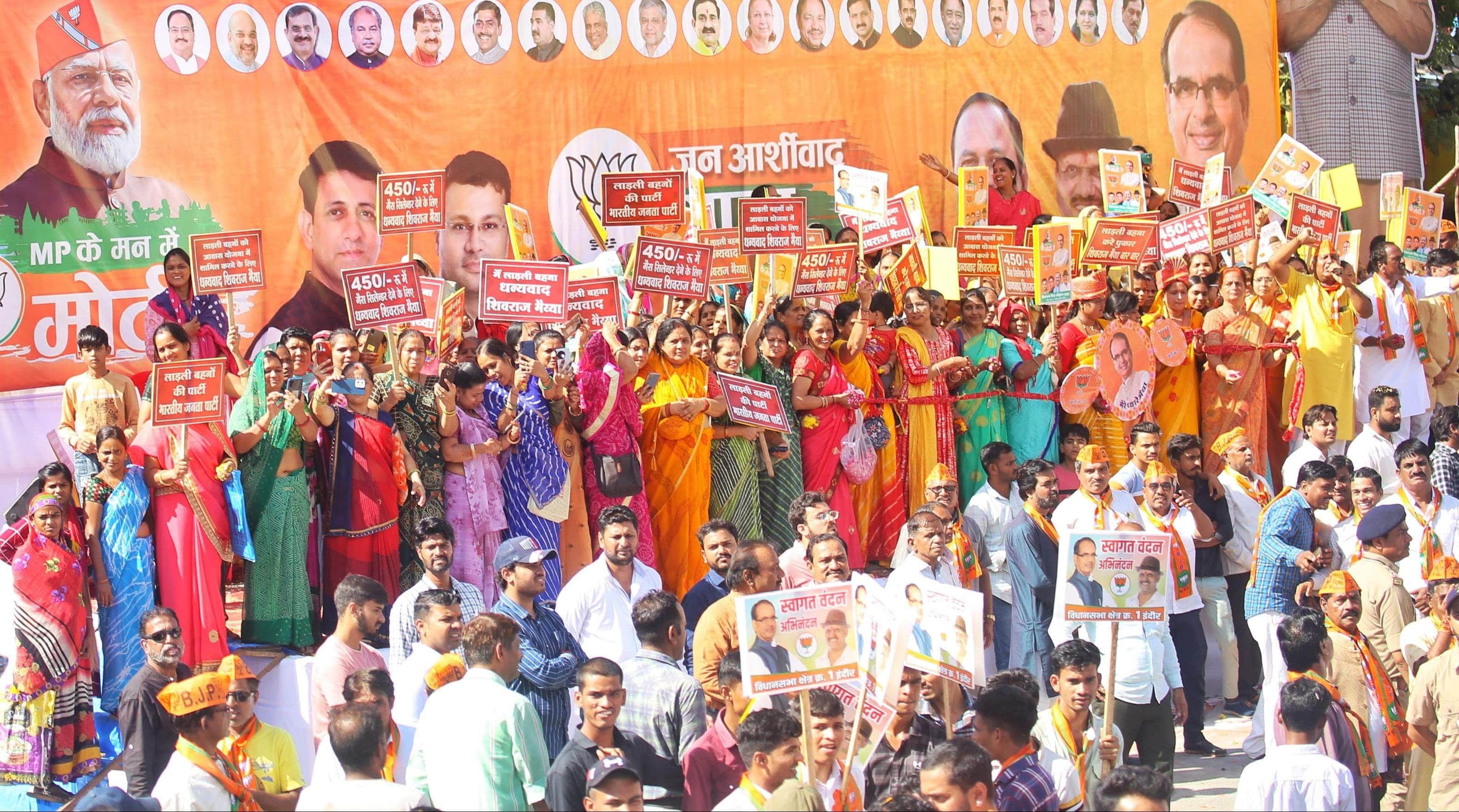 Chief Minister Shivraj roamed the streets of Indore for nine hours, sought support from the public.