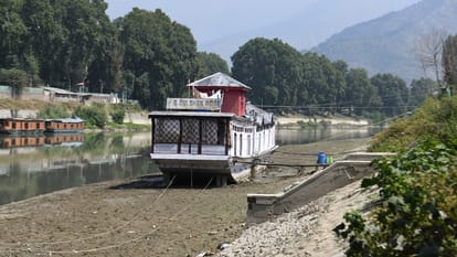 मौसम का असर: भूस्खलन तो कहीं बाढ़, श्रीनगर में झेलम का जलस्तर दो फीट से कम, 1934 के बाद सितंबर सबसे अधिक गर्म jammu kashmir weather affected Landslides and floods at some places water level of Jhelum decreases