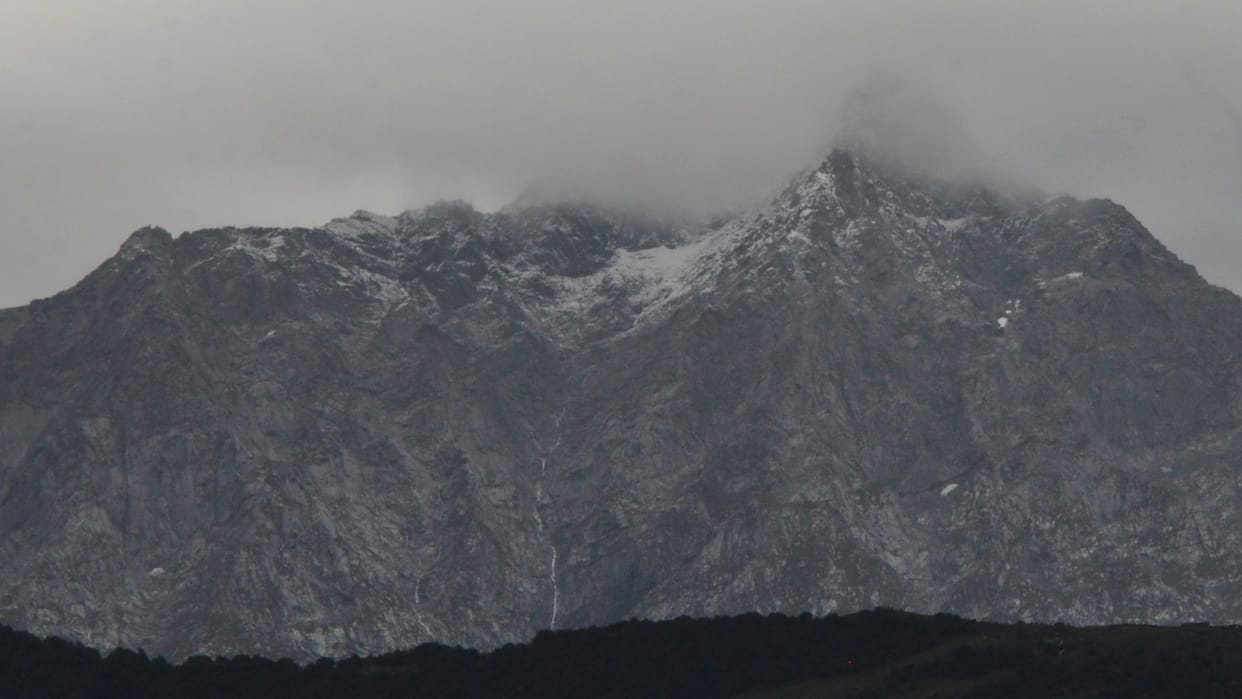 Shimla Himachal Pradesh Weather Update After Rain Snowfall on Dhauladhar Mountain Range News in Hindi