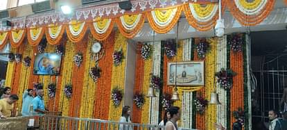 Ujjain Mahakal: आकर्षक पुष्पों से सजा बाबा महाकाल का दरबार, 40 क्विंटल फूलों से इंदौर की संस्था ने करवाई सजावट Baba Mahakal's temple decorated with 40 quintals flowers