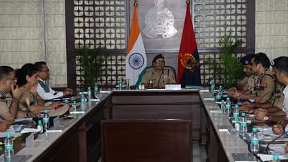 यूपी: पूरी ट्रेन होगी सीसीटीवी कैमरे से कवर, महत्वपूर्ण स्टेशनों पर सुरक्षा उपकरणों की संख्या बढ़ेगी CCTV cameras will be installed in trains.