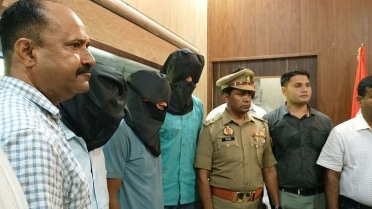 The lover was beaten and girlfriend was gang raped in front of him, Three accused arrested and looted goods re