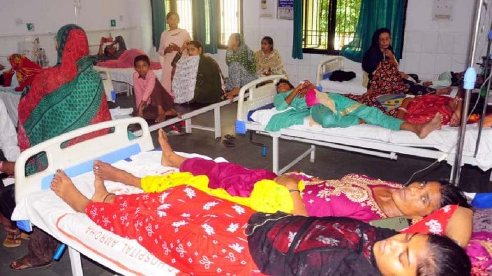 Amroha: Dengue and fever patients are being found district, wards district hospital are full