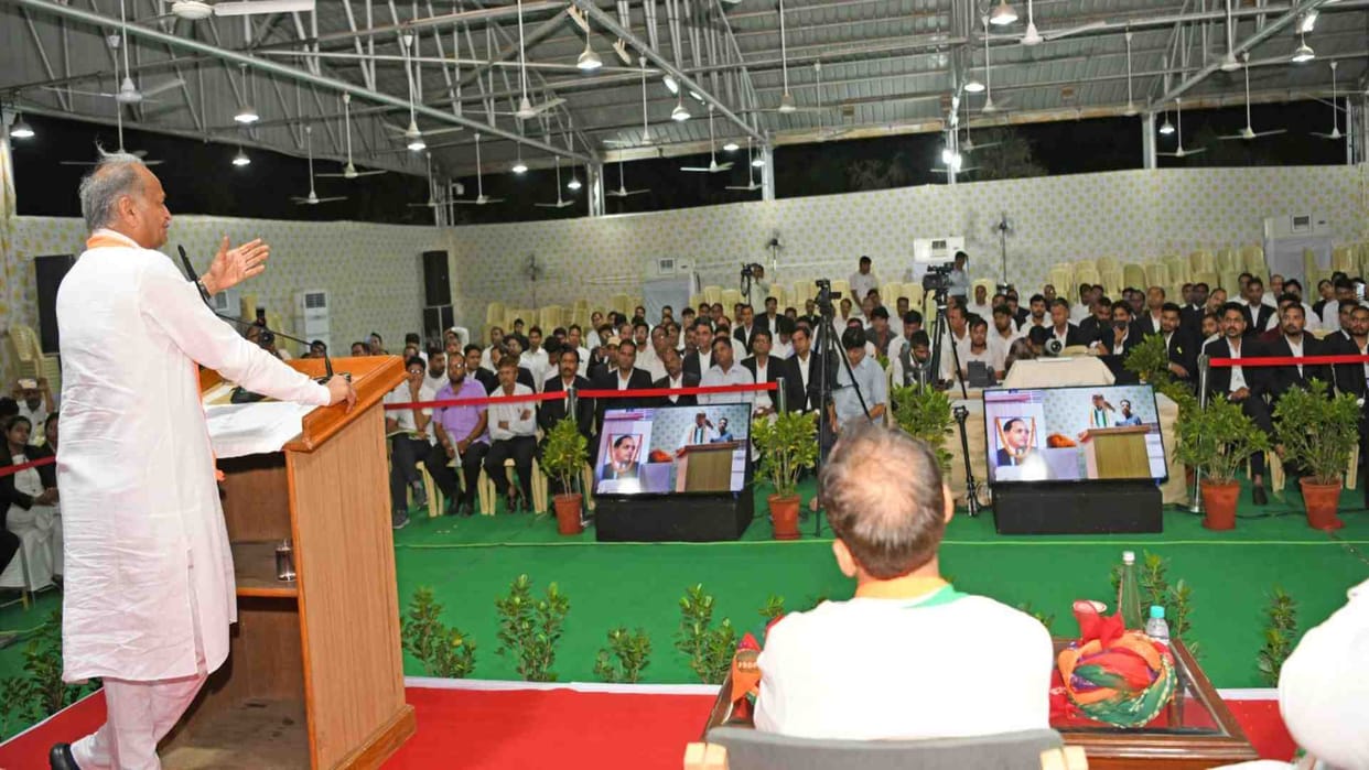 Chief Minister Gehlot interacted with Scheduled Caste advocates in Jaipur