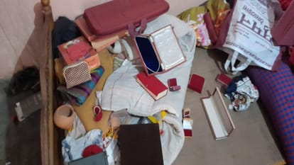 Massive theft of Rs 21 lakh from the house of former DGP and retired railway worker, created panic