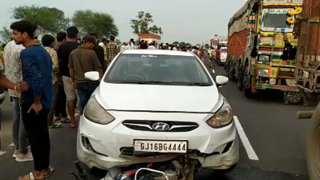 Dhar Road Accident Two women Died after being hit by a car after two bikes collided