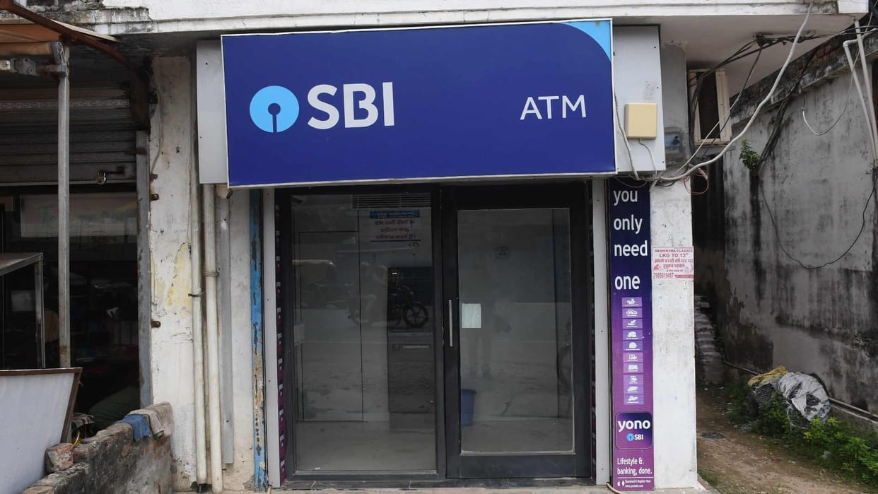 They opened ATM and took away cash expert of Siddharthnagar on target