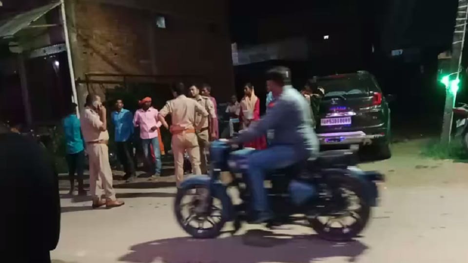 Constable breaks head of boy who was creating ruckus over Lalmohan food police engaged in investigation