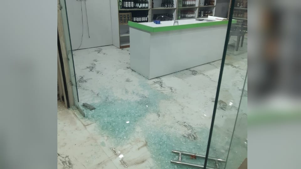 Firing in liquor shop in sonipat