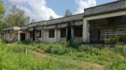 no boundary wall, no door, School in Saharanpur where the children had to study is filled with straw