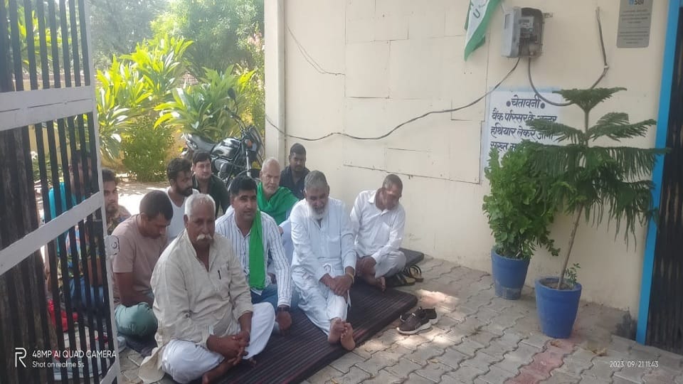 Orders for arrest of two farmers for non payment of loan in Hansi