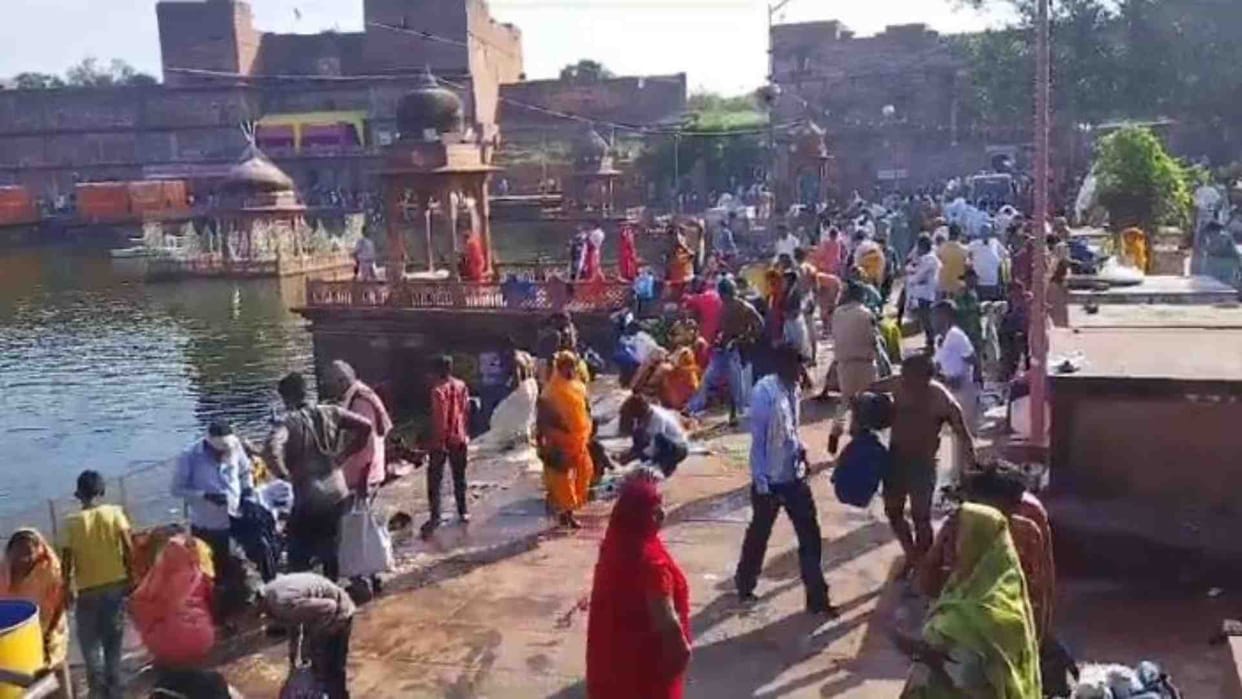 Crowd of devotees gathered in Machkund of Dholpur on Dev Chhath