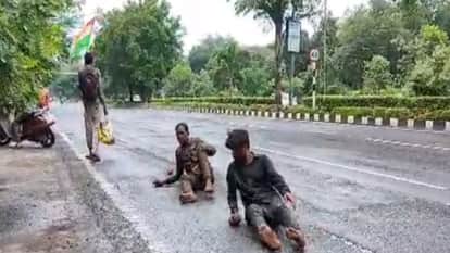 MP News Three youth reached Bhopal after traveling 60 kilometers application for development work in village