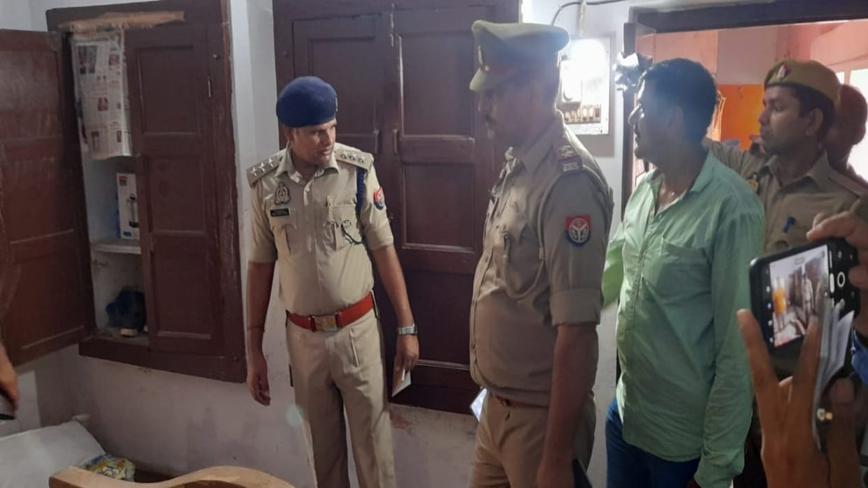 Massive theft of Rs 21 lakh from the house of former DGP and retired railway worker, created panic