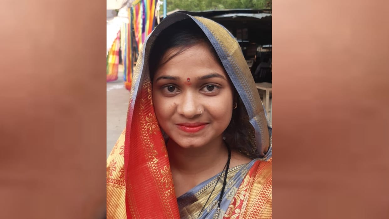 A corporator's dead body found hanging in Shivgarh Nagar panchayat in Raebareli.