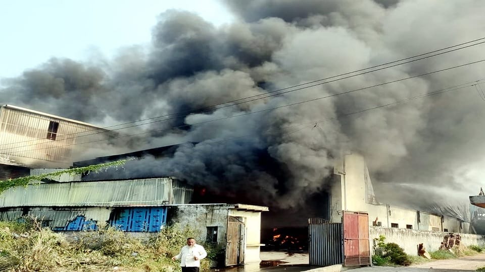 Massive fire broke out in textile factory in Sonipat: 25 fire engines reached spot