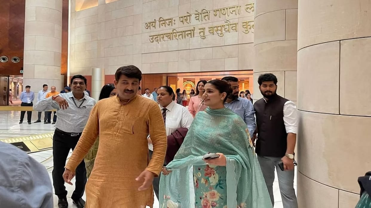 Women's reservation bill sapna choudhary visits the new parliament and praised pm narendra modi for this step