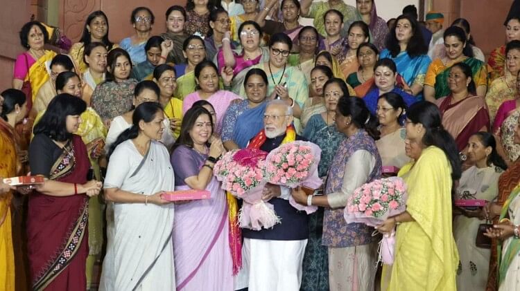 Womens Reservation Bill Passed In Parliament Pm Modi Congratulates To All Indians Political