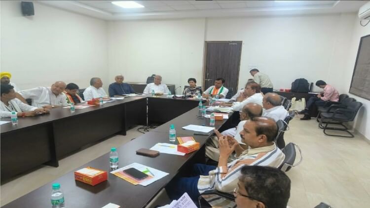 सुबह 11 बजे से देर रात तक चली छत्तीसगढ़ कांग्रेस की मैराथन बैठक: टिकट वितरण को लेकर कई कमेटियों से हुई चर्चा
