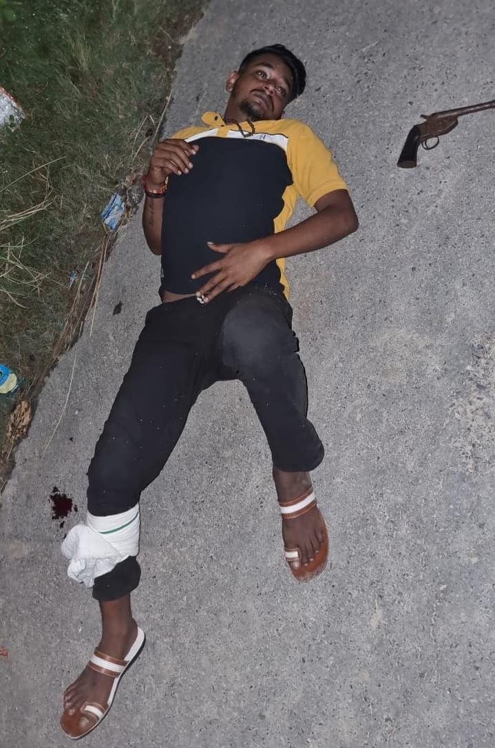 Azamgarh encounter Three accused of kidnapping youth in broad daylight injured in encounter, woman arrested