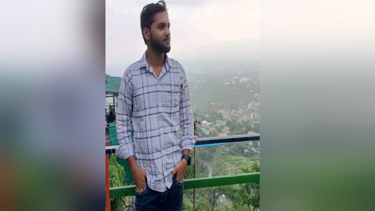 Dead body of youth found in a shop on hanging noose in Bijnor district