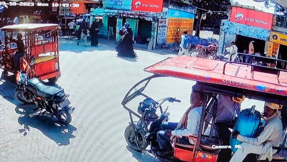 three women took girl with them after wearing burqa and converted her to religion in Badaun