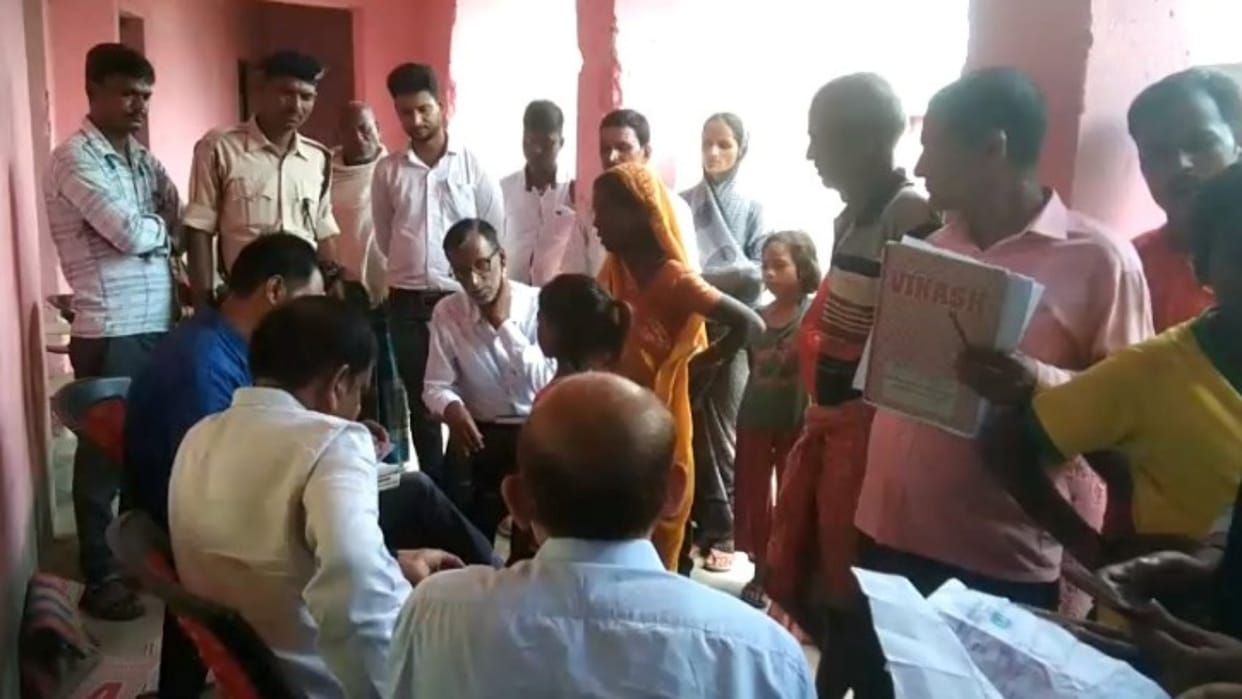 Case of 17 children falling ill due to mid-day meal in Munger; The investigation team took samples from school