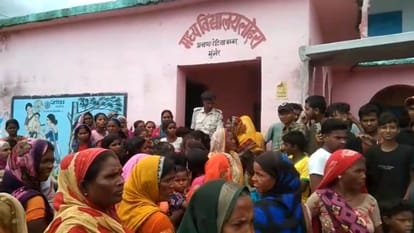 Case of 17 children falling ill due to mid-day meal in Munger; The investigation team took samples from school