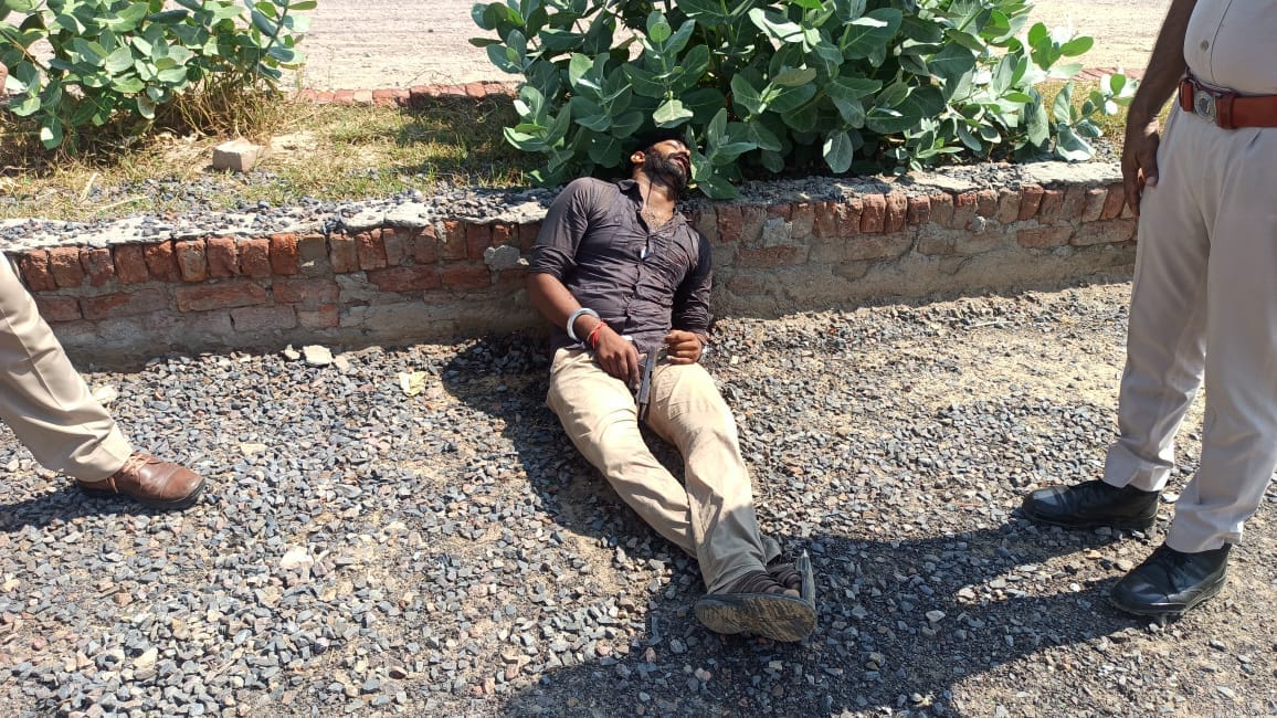 Dead body of youth found on road in Hanumangarh fear of suicide