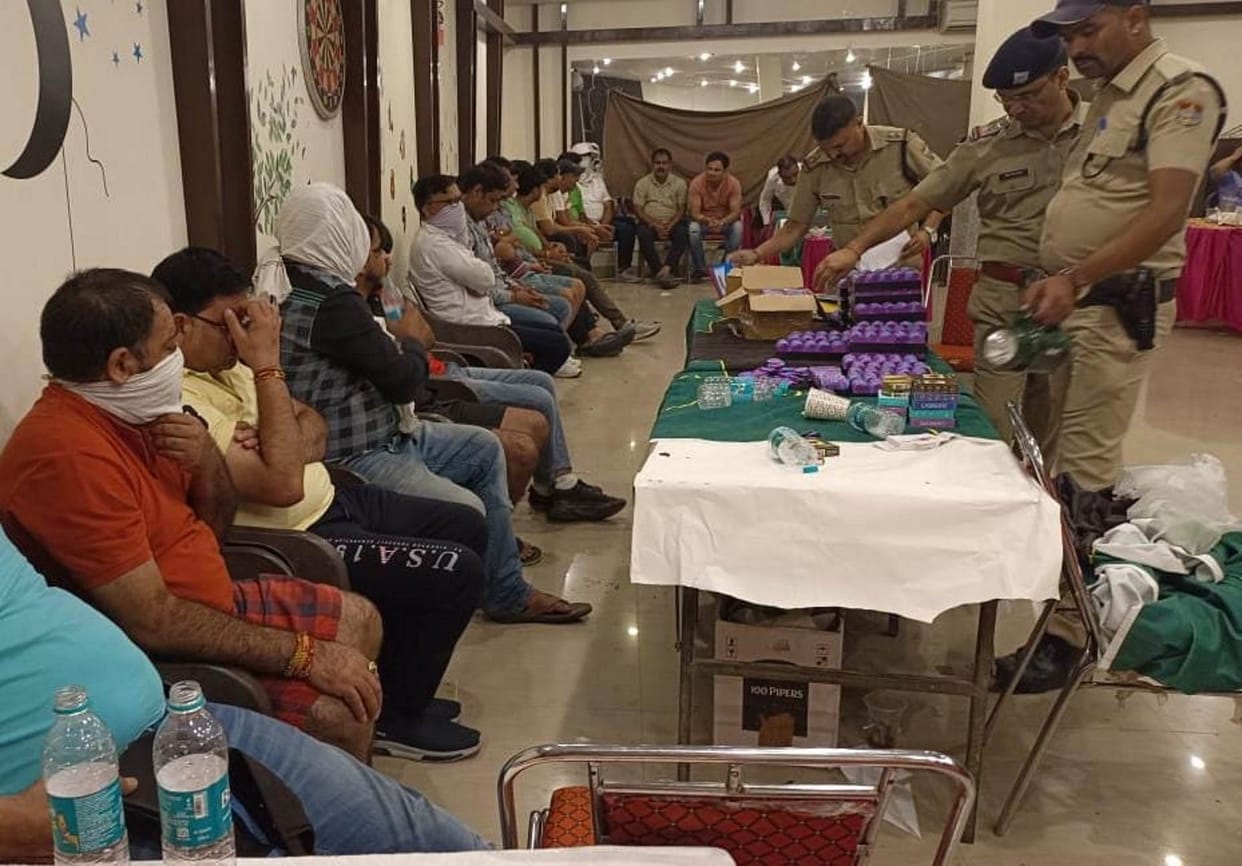 Raid on casino Neeraj Forest Resort Rishikesh many people arrested Uttarakhand news in hindi