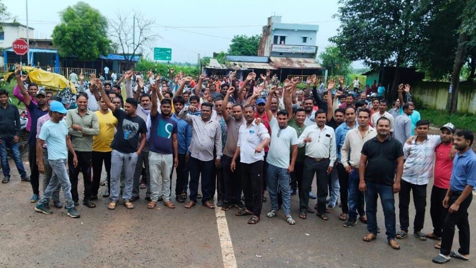 Indefinite strike of contract workers of Chhattisgarh's first sugar factory begins