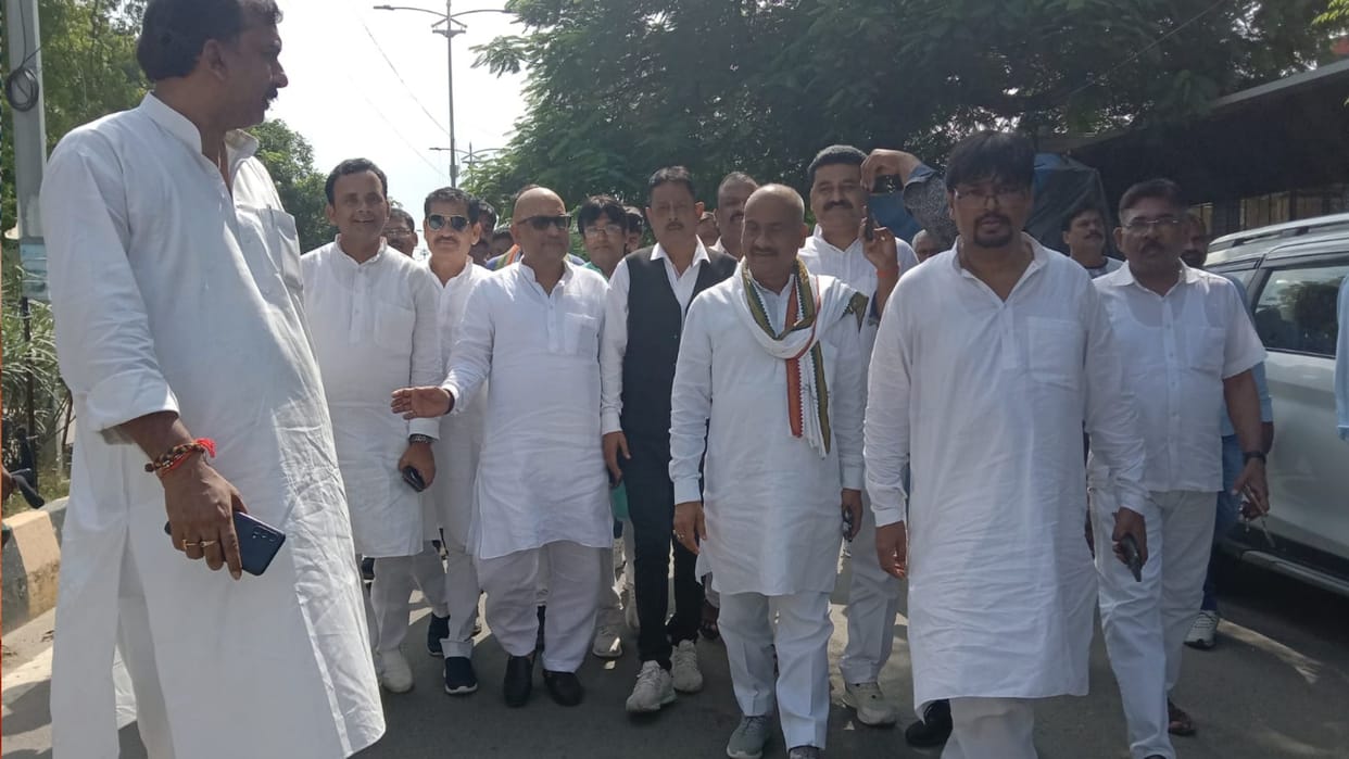 State President of Congress reached Prayagraj, Congressmen gave a warm welcome.
