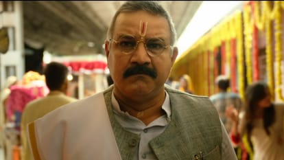 The Great Indian Family Review by Pankaj Shukla Vijay Krishna Acharya Vicky Kaushal Manushi Kumud Mishra Manoj