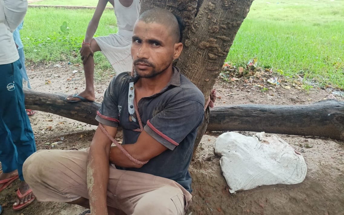 Kalyugi father killed his daughter, neighbors caught her by tying her to a tree, body sent for post mortem