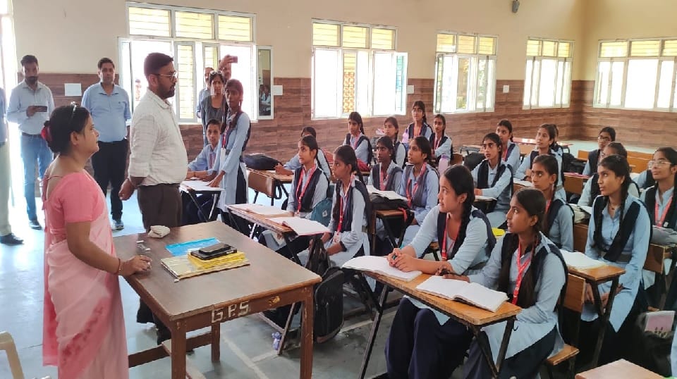 Shiksha Diksha Program: 11th class students stuck in spelling of beautiful in Sonipat