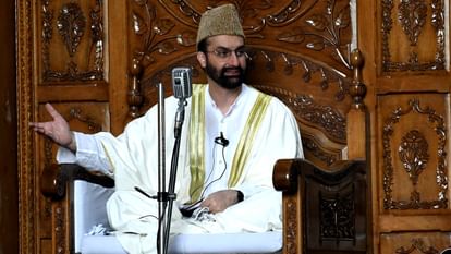 Mirwaiz Umar Farooq Lead Friday Namaz In Srinagar said they want peace in kashmir