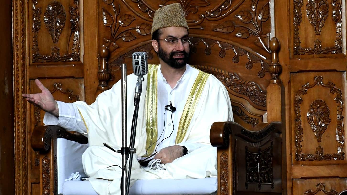 Mirwaiz Umar Farooq Lead Friday Namaz In Srinagar said they want peace in kashmir
